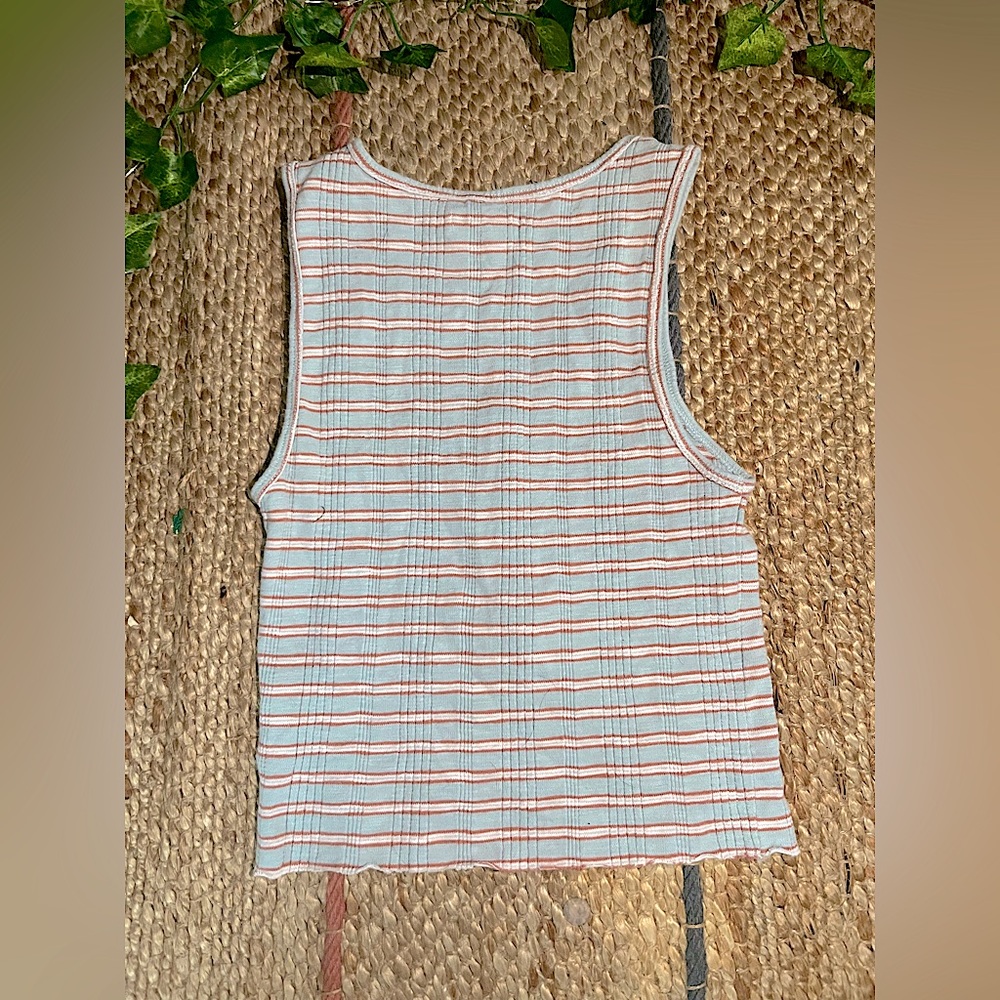 American Eagle Button-Down Cropped Tank-top - Picture 2 of 3